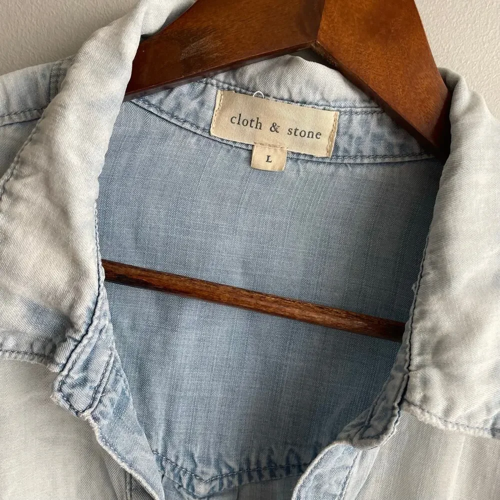 Cloth & Stone Light Chambray Half-Button-Up Roll Tab High-Low Collar Shirt sz L - Picture 3 of 9